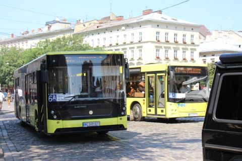 У Львові вартість проїзду в маршрутках та електротранспорті підняли до 10 гривень (оновлено)