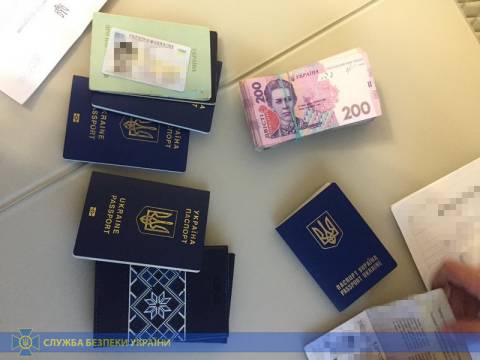 У Львівській митниці тривають обшуки через організацію схеми ввезення контрабанди