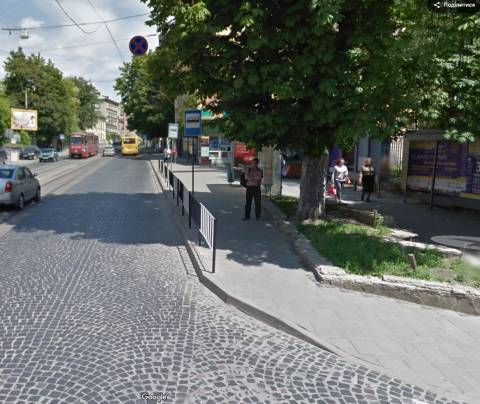 Адамик пропонує облаштувати доступний тротуар біля Військового госпіталю