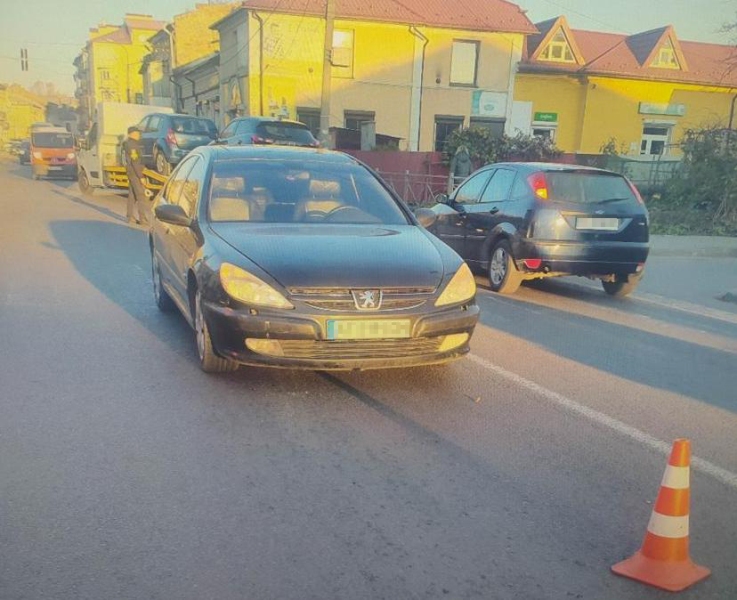 У Самборі водій Peugeot збив жінку з дітьми