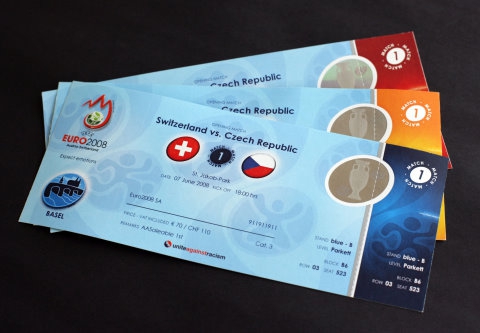 У Львові завтра нарешті вручать власнику 10-тисячного квитка 2 квитки на фінал Євро-2012