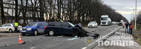 На трасі Львів-Шегині у потрійній ДТП травмувалися двоє людей