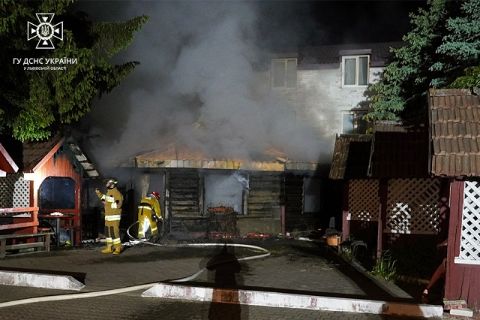 Одна людина загинула внаслідок пожежі в пансіонаті для літніх людей на Львівщині