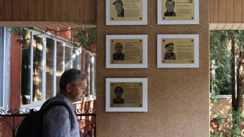 На фасадах будинку, шкіл та ліцеїв Львова встановлять майже 20 меморіальних таблиць бійцям ЗСУ