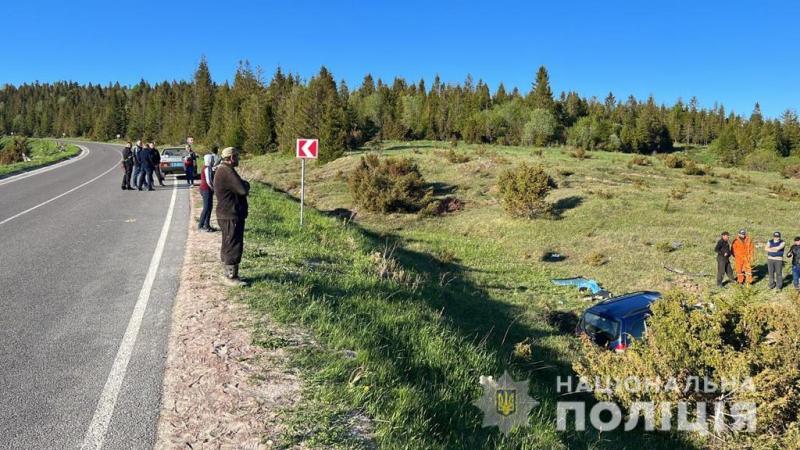 На Самбірщині перекинулося авто: помер водій