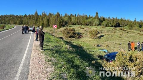 На Самбірщині перекинулося авто: помер водій