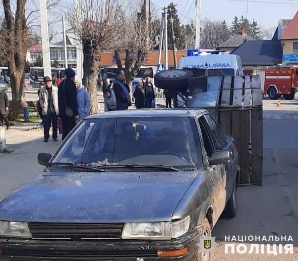 На Львівщині загинув 17-річний хлопець, який їхав на причепі з дровами