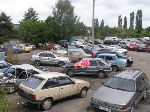 Прокуратура підозрює міліціонерів у причетності до зникнення 148 авто в Солонці