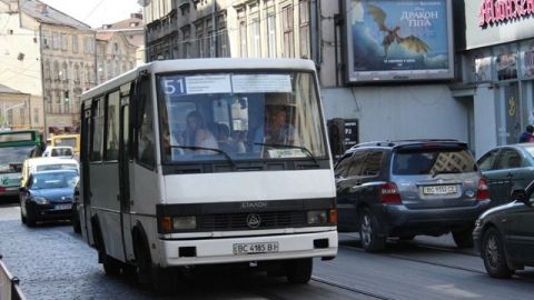 Суд заборонив Львову проводити конкурс перевізників