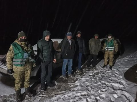 На Львівщині затримали росіянина, який перевозив до нелегалів