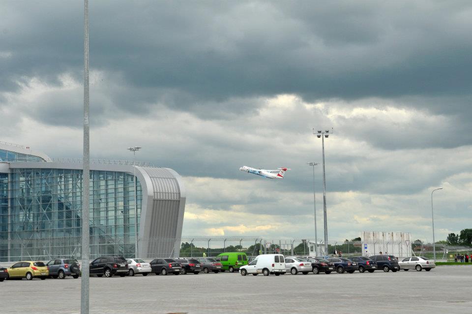Львівський аеропорт відкриває ще один міжнародний рейс Львів-Баку