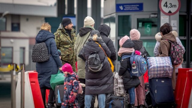 Понад 40% українців, які виїхали з України, планують повернутися після війни