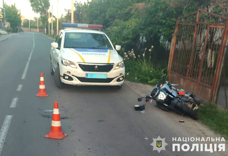 На Львівщині у ДТП з Toyota Camry постраждав мотоцикліст