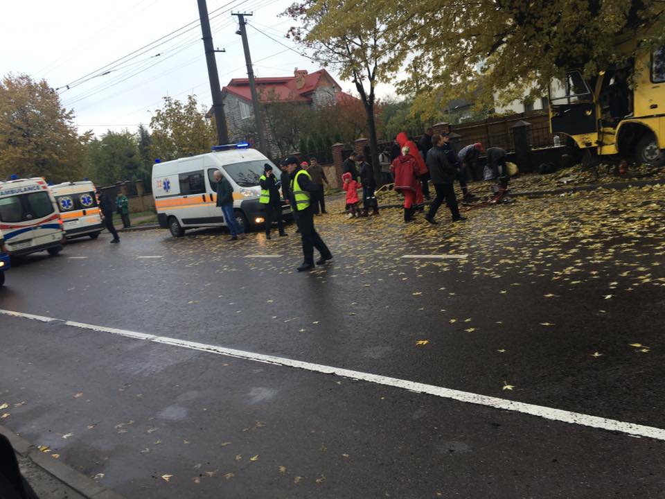 У Львові у ДТП постраждало 19 пасажирів маршрутки