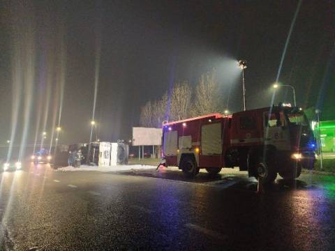 На Пустомитівщині перекинулася вантажівка