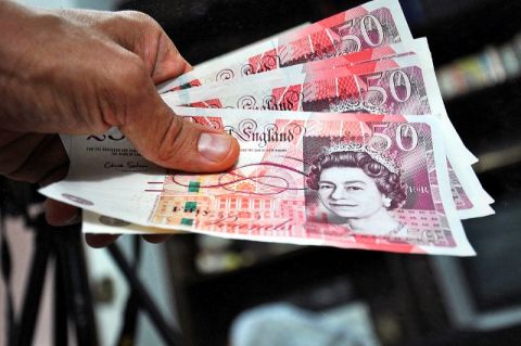 Британська валюта продовжує падати