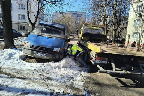 У Львові на арештмайданчик перемістили покинуті Ford, РАФ, JAC, Audi та ВАЗ