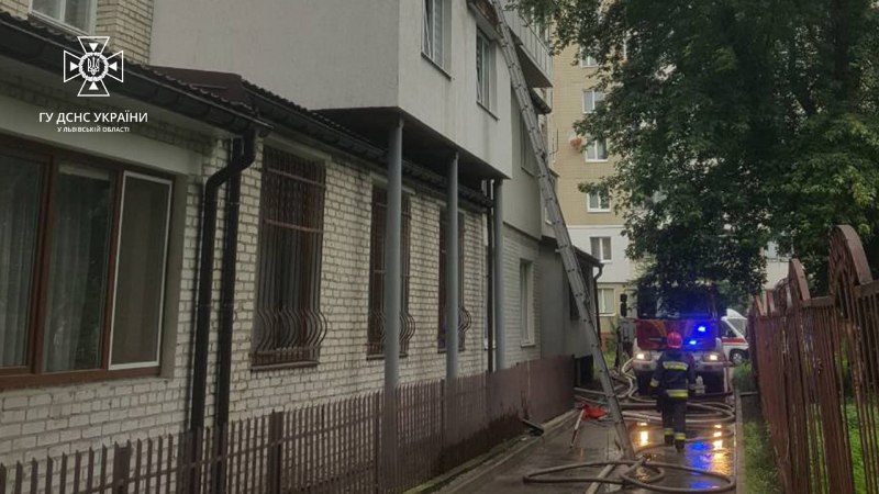 У Львові згоріла квартира у 5-поверхівці