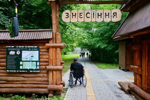 У парку Знесіння облаштували новий спортмайданчик для ветеранів