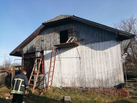 На Сокальщині ледь не згорів дерев'яний житловий будинок