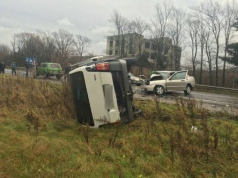 На Львівщині у аварії постраждали шестеро осіб