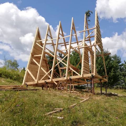 перша колиба (фото: Фб Р. Грома)