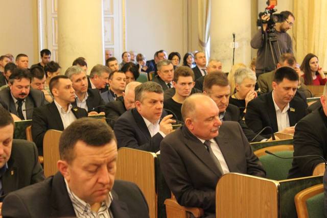 Депутата Львівської облради оштрафували через купівлю іномарки і напівпричепа