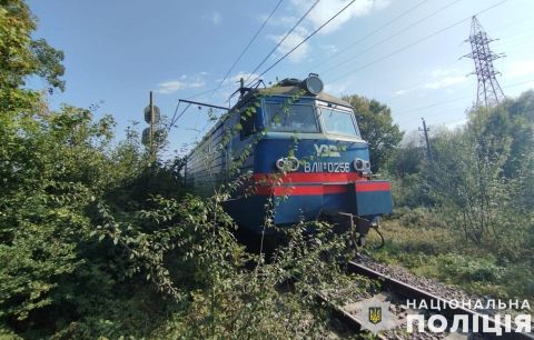 На залізничному переїзді у Стрию поїзд на смерть збив людину