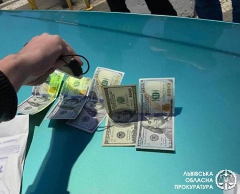 У Львові на хабарі у тисячу доларів викрили судового експерта