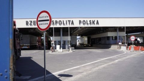 На польському кордоні вантажівки очікують майже 10 годин на в'їзд в Україну
