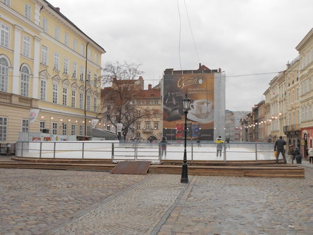 Два роки поспіль ковзанку на площі Ринок встановлює київська фірма