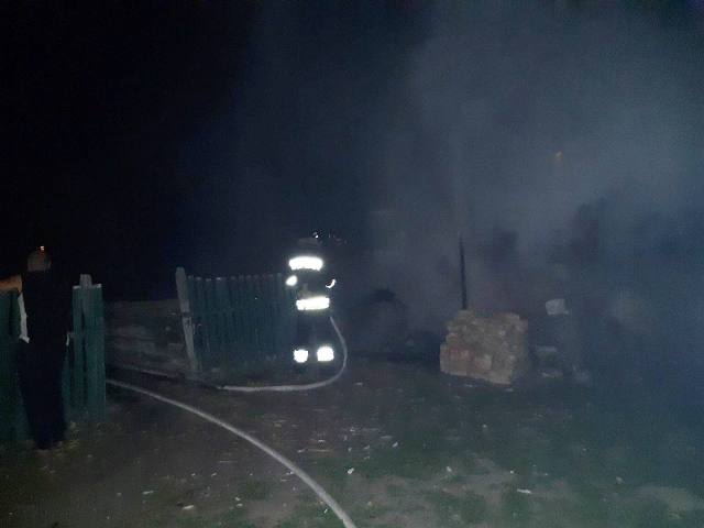 На Радехівщині пожежа вщент знищила будівлю з сіном