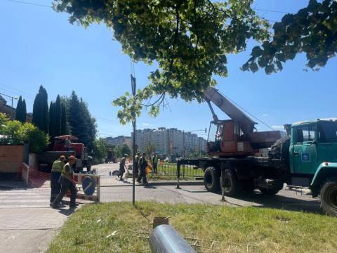 Ділянку на вулиці Зубрівській на два дні закрили для транспорту