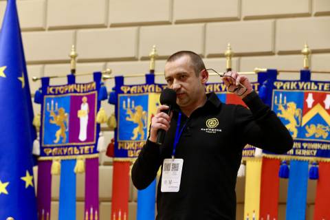 Керівник апарату Львівської ОВА у квітні отримав понад 40 тисяч зарплати