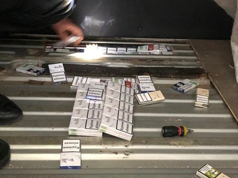 На Львівщині митники виявили понад 500 контрабандних цигарок