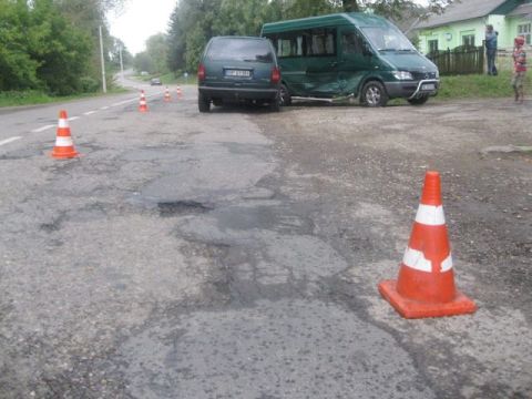 Подвійне ДТП на Самбірщині: є постраждалі