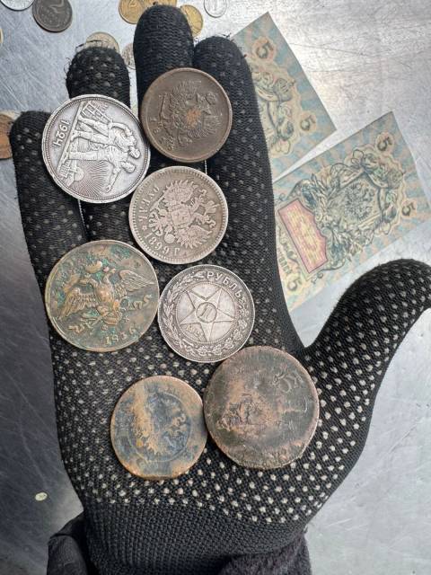 У Рава-Руській виявили колекцію старовинних російських монет і банкнот