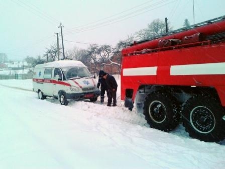 МНС-ники Львівщини доставили швидку до жінки, у якої почалися перейми