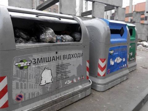 У жовтні міськрада Львова перевела Синютці гроші на вивезення сміття зі Львова