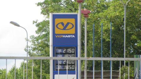 На Укрнафті подорожчав бензин