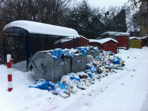 Львів вже п’яту добу потопає у смітті