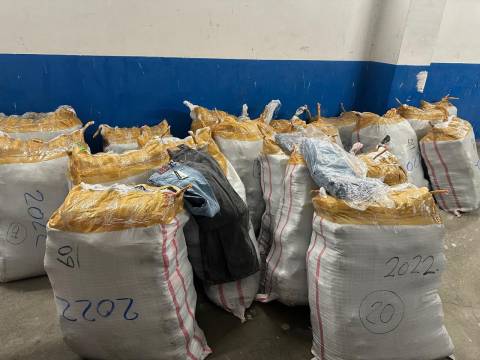 У Рава-Руській під виглядом гуманітарної допомоги намагались перевезти одяг на два мільйони гривень