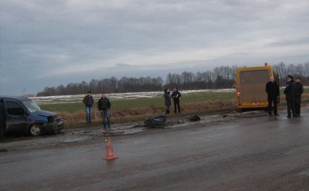 На Львівщині водій зіткнувся зі шкільним автобусом та загинув