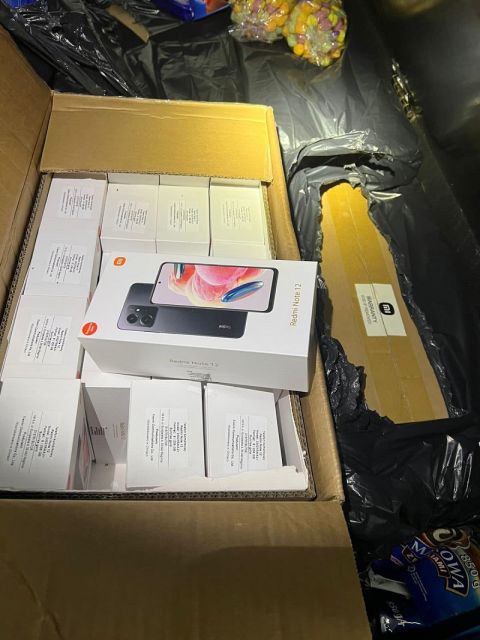У Шегині львів'янка хотіла перевезти контрабанду більше 200 телефонів Apple