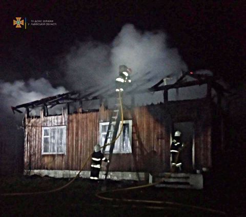 На Дрогобиччині вщент згорів житловий будинок