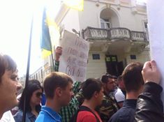 У Жовкві громадськість протестує проти призначення протеже Парасюка на посаду начальника міліції