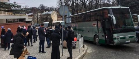 Поляки евакуюють своїх громадян зі Львова