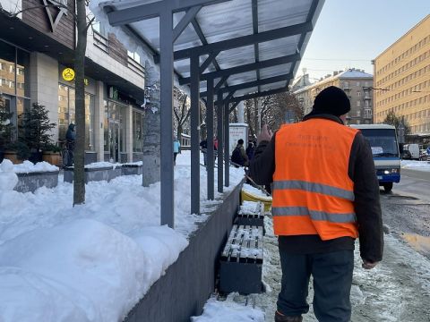 Третина двірників Львова отримають по 10 тисяч премії за прибирання снігу