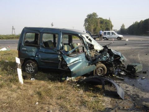 Водій легковика загинув у ДТП з пасажирським автобусом на автодорозі Стрий-Дрогобич