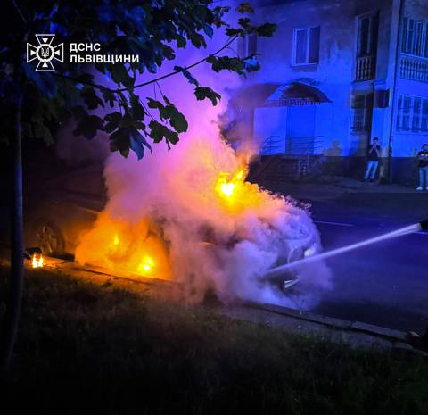 У Львові згоріло авто Hyundai Sonata 